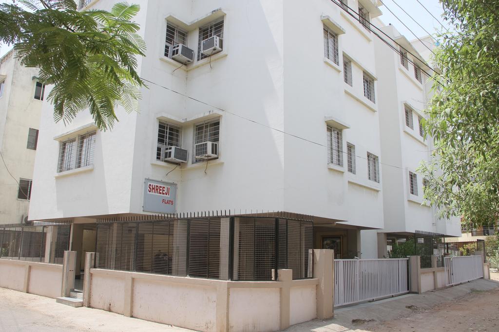 Shreeji Service Apartment Vadodara Dış mekan fotoğraf